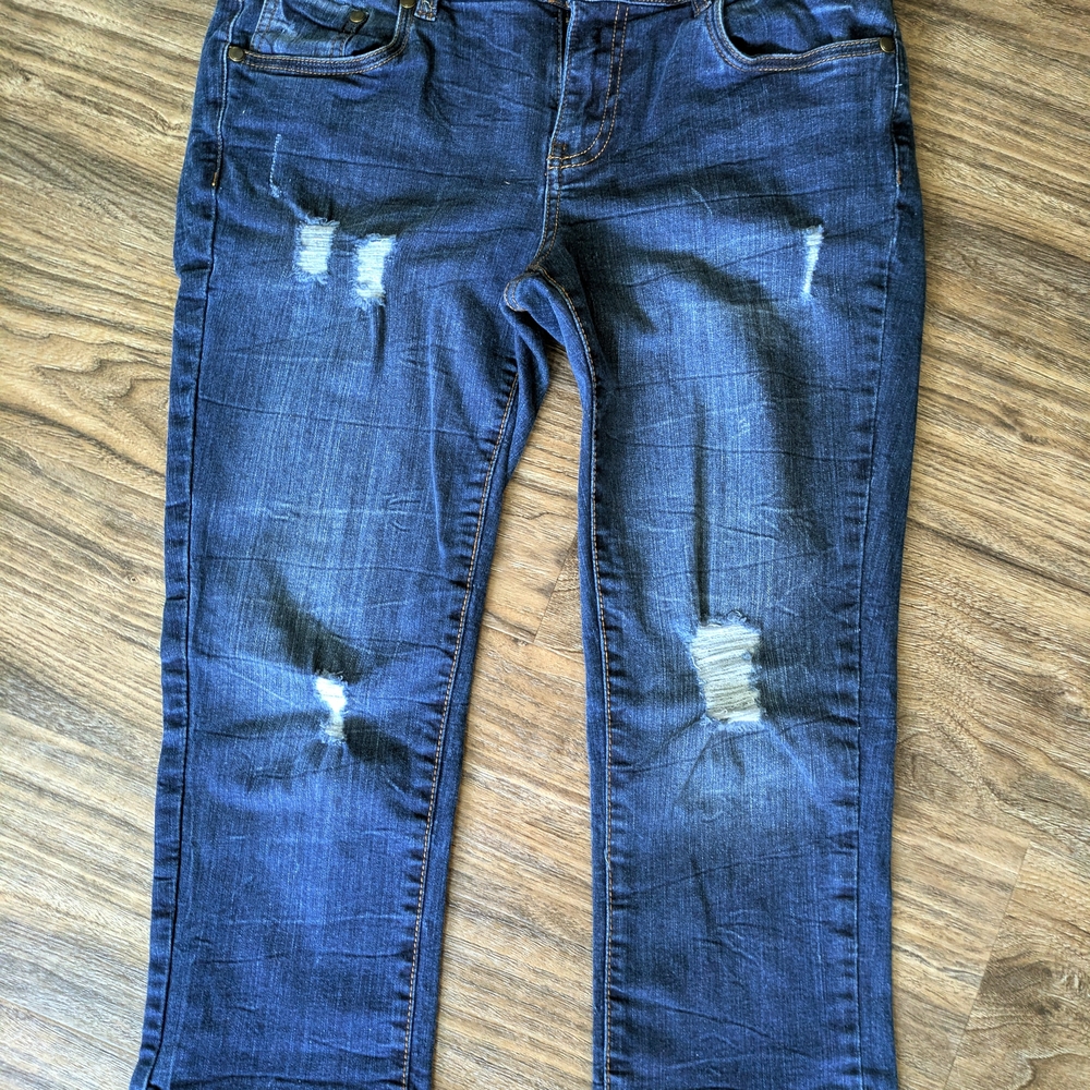 6 For $20 Distressed Blue Denim Cropped Jeans Size 6